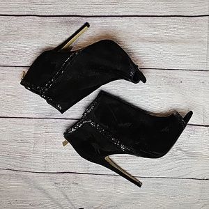 Bebe sz 7 black suede peep toe pumps